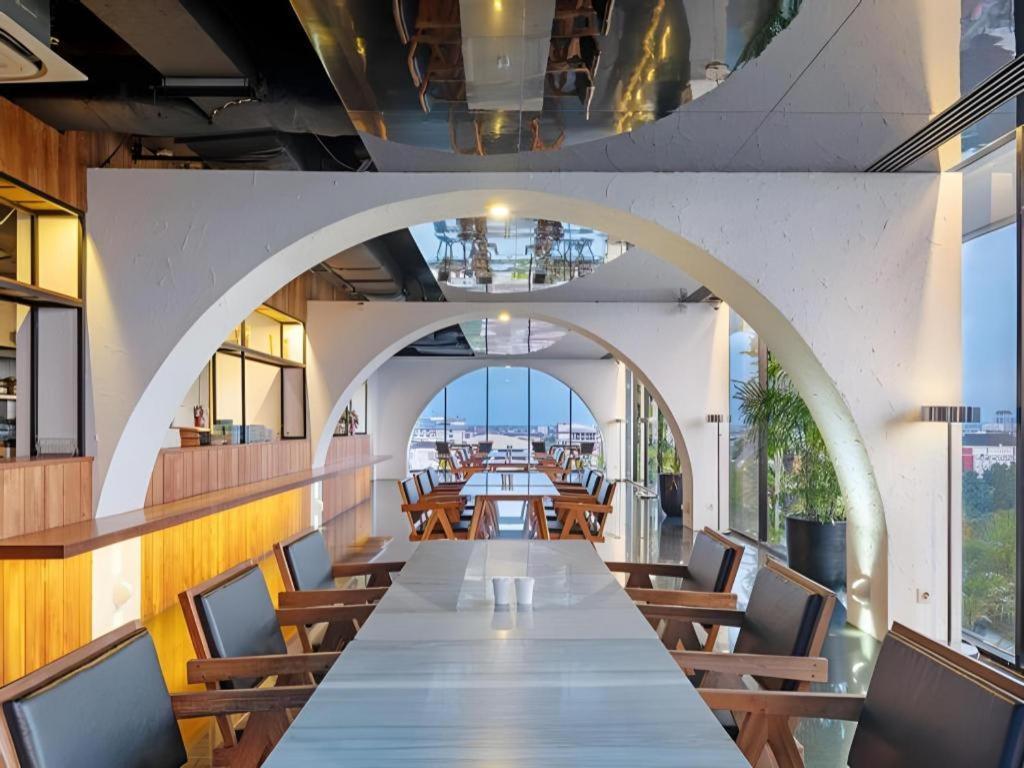 Artotel Suites Bianti Джокьякарта Экстерьер фото